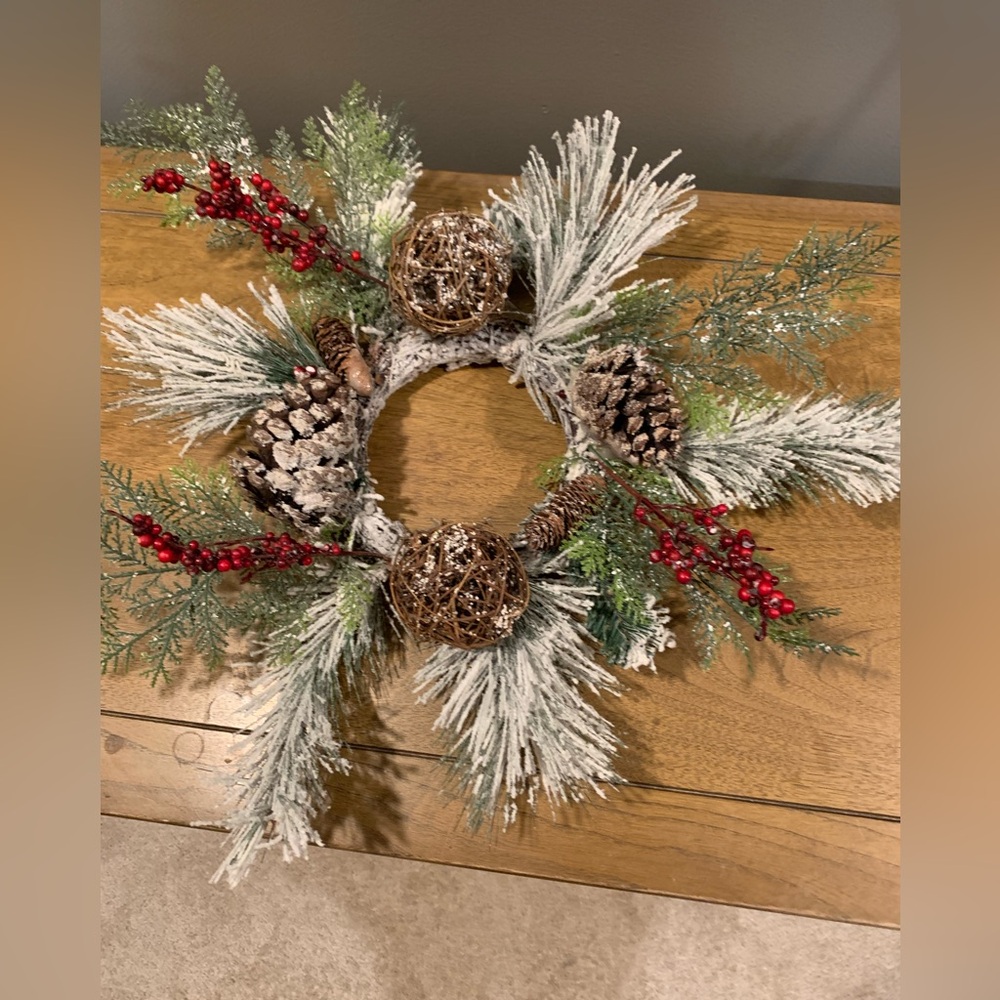 Pier 1, Snowy Pinecone and Berry Candle Ring, Great Condition, 18” Diameter